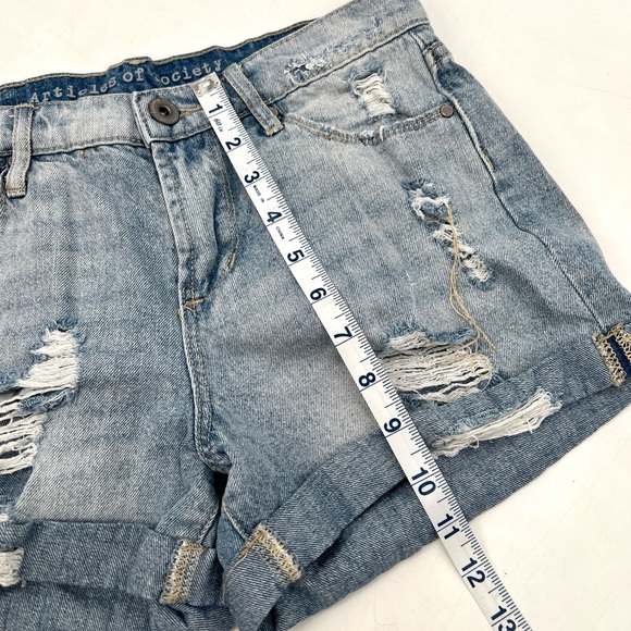 ARTICLES OF SOCIETY Distressed Denim Women Shorts Size 24 - Picture 6 of 12